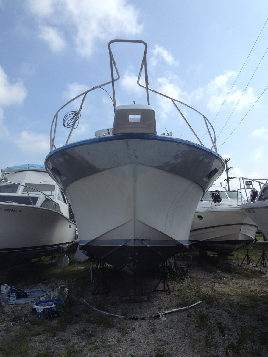 Riparazione di barche in fibra di vetro a Raleigh - RepaireD Bow Fiberglass Like New Professional Repair