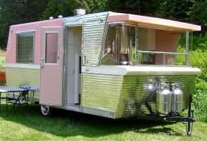 1960 Holiday House Travel Trailer Restoration